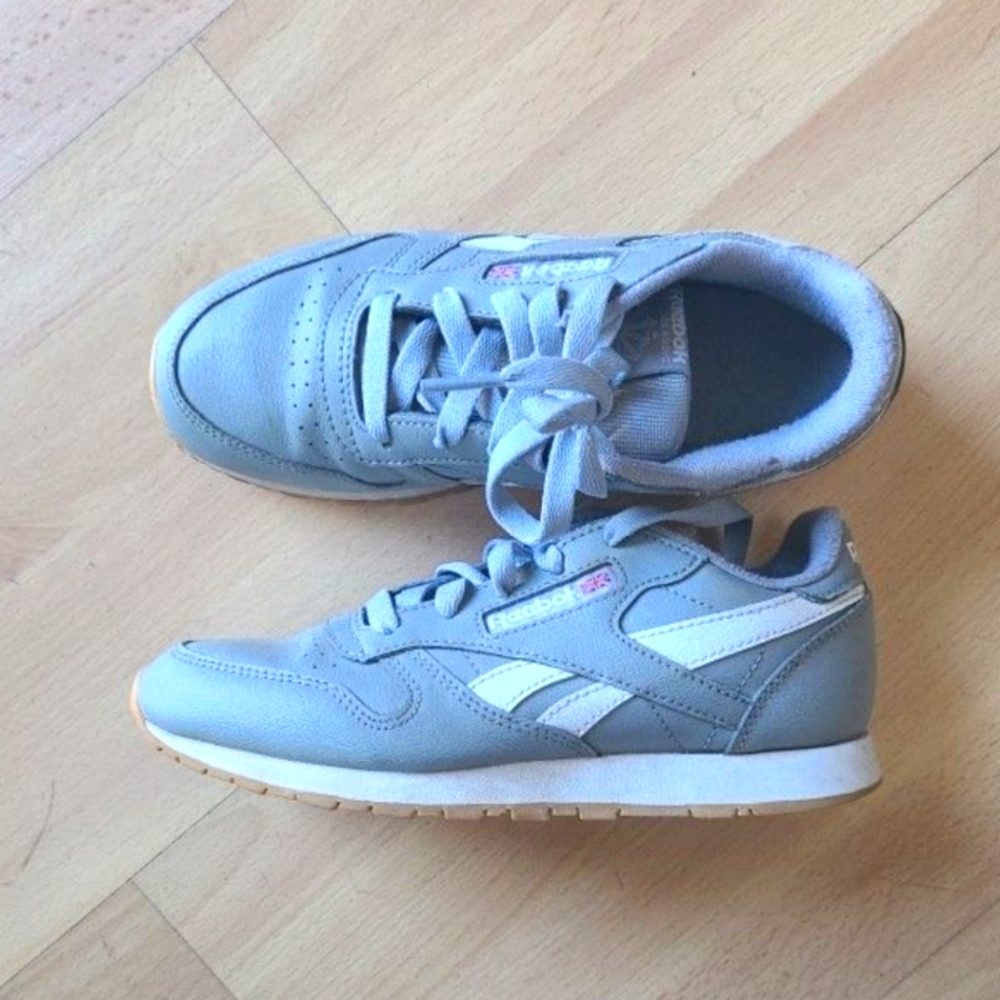 Reebok Youth Size 2